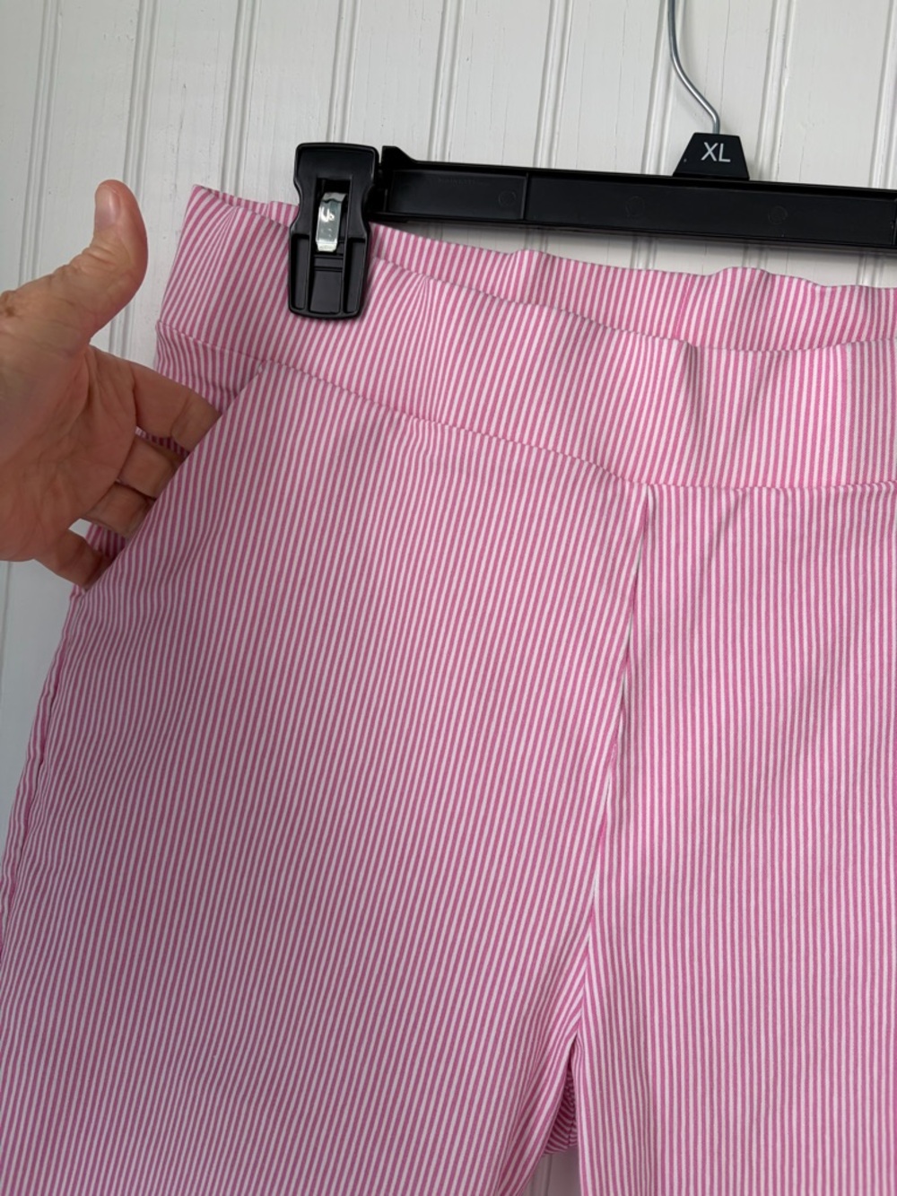 Donna Moore (L) Comfort Stretch Pink Seersucker Bermuda Pull-On Stretch Shorts - Picture 2 of 4